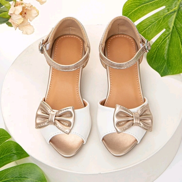 Girls Bow Detail Kitten Heel Sz4 - Picture 2 of 7